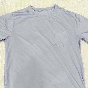 Vuori men’s “Tradewind Performance Tee” w/ pocket. Light Blue color. XXL